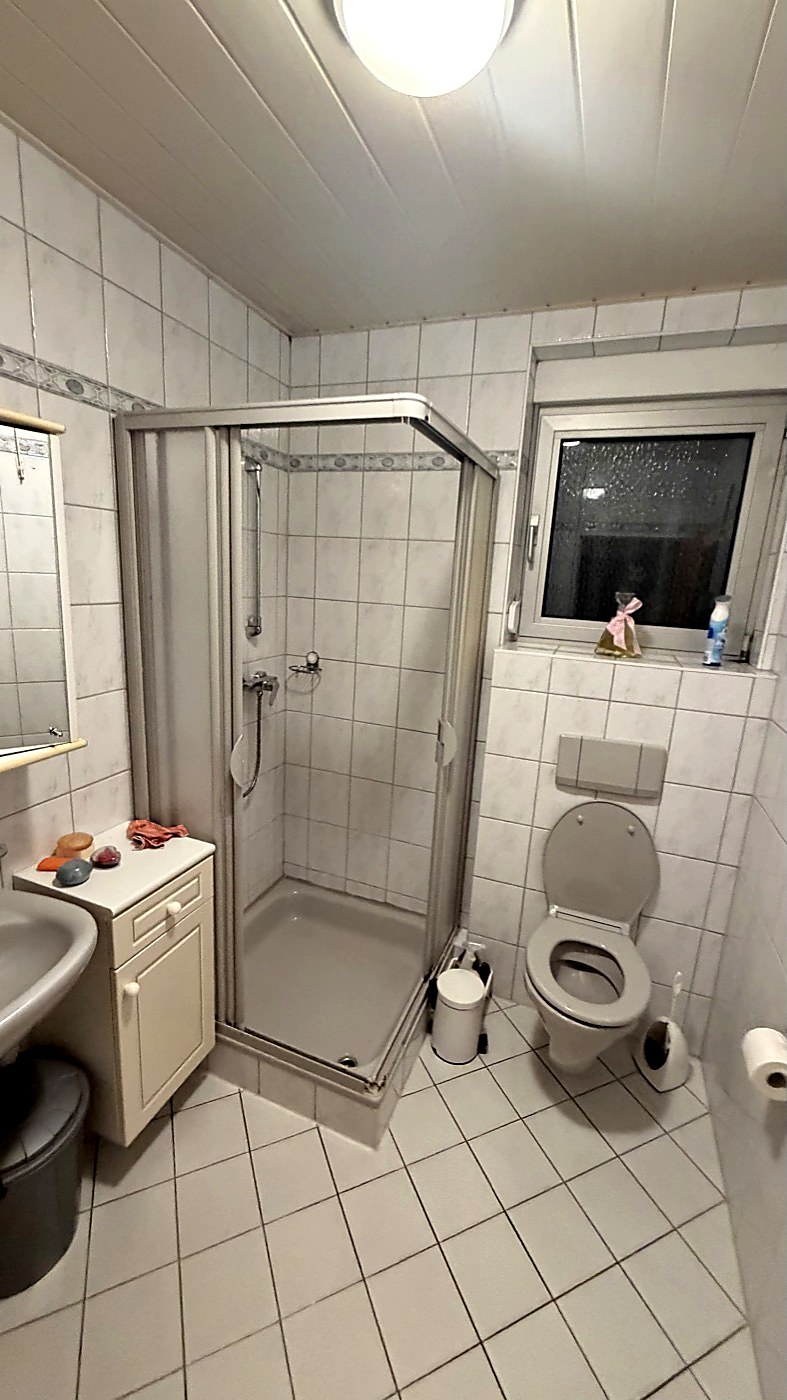 Badezimmer vor der Renovierung